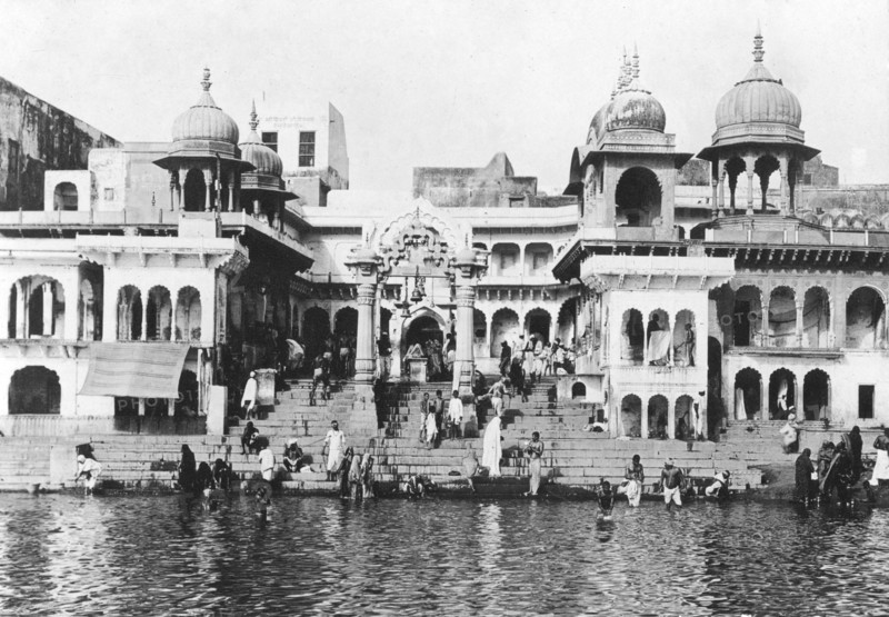 Bathing ghat on the Yamuna River, Muttra, 1917. Artist: Unknown