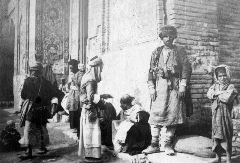Kurdish barber, outside Kazimain mosque, Iraq, 1917-1919. Artist: Unknown