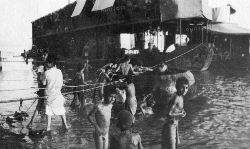 Two decker barge used to move British troops up the Tigris from Amarah to Baghdad, 1918. Artist: Unknown