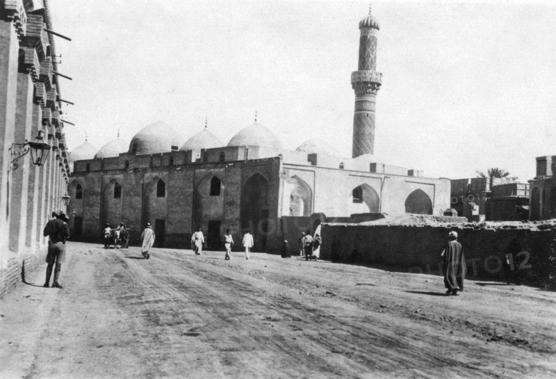 Mosque on River Street, Baghdad, Mesopotamia, WWI, 1918. Artist: Unknown