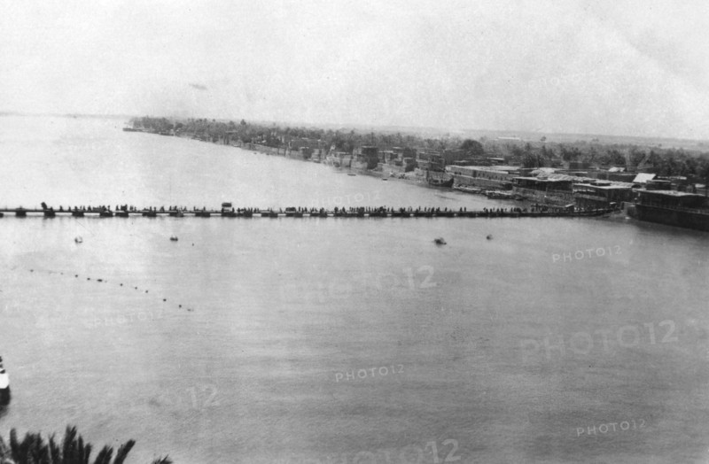 Lower pontoon bridge, Baghdad, Mesopotamia, WWI, 1918. Artist: Unknown