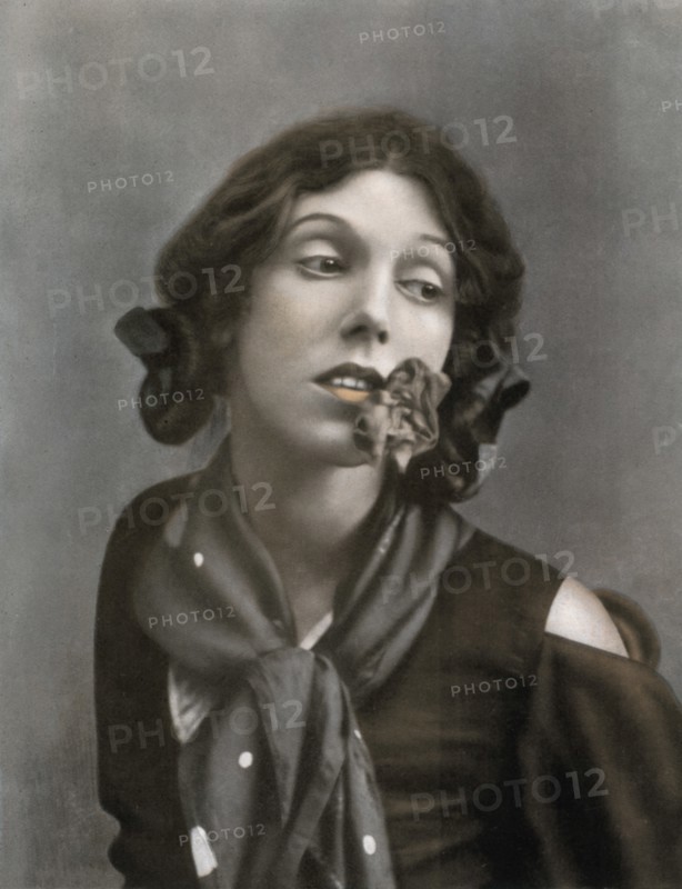 Dorothy Grahame in La Danse Des Apaches (1904), 1911-1912. Artist: Unknown