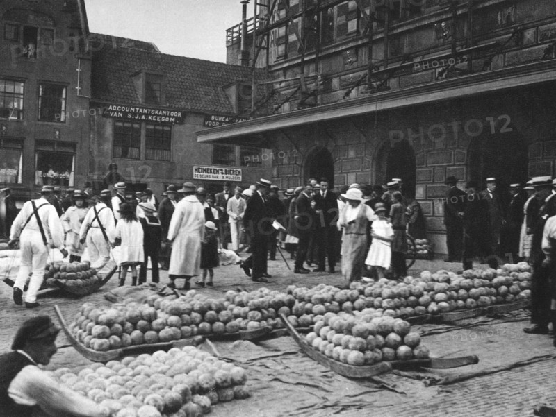 The cheese market on Friday, Alkmaar, Netherlands, c1934. Artist: Unknown