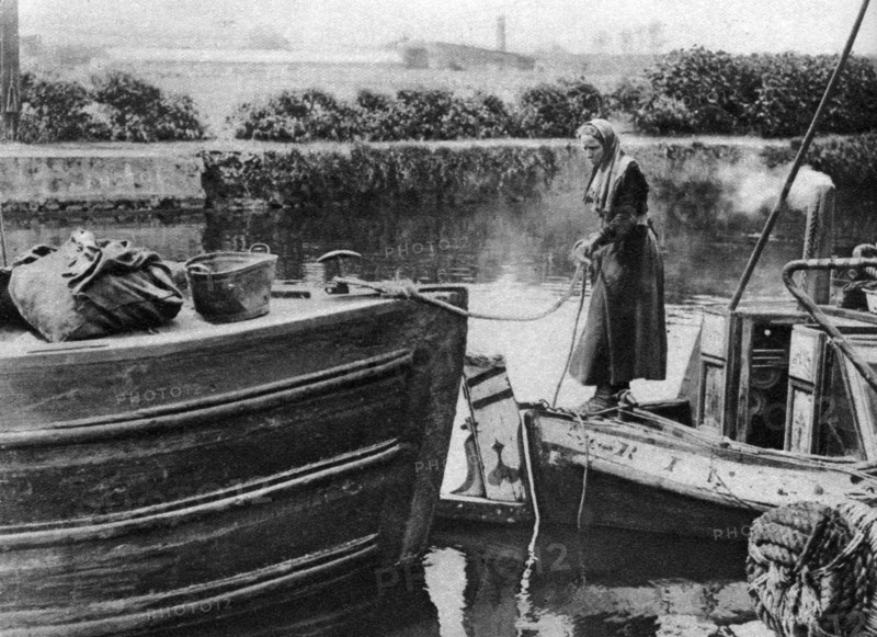 Canal life, London, 1926-1927. Artist: Unknown