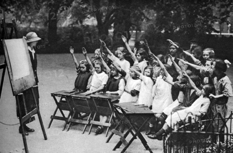 Open air class in Lincoln's Inn Fields, London, 1926-1927. Artist: Unknown