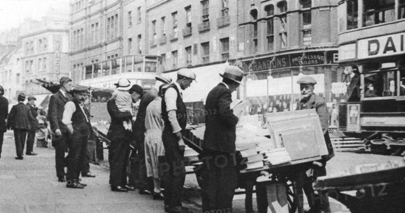 Bookstalls on Shoreditch High Street, London, 1926-1927.Artist: Whiffin