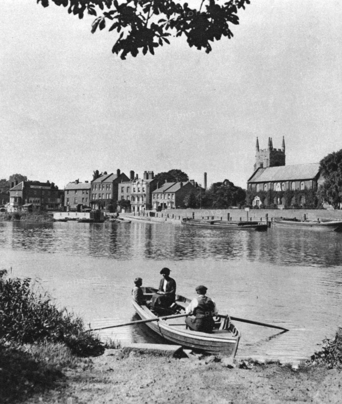 Ferry across the Thames to the 'London Apprentice' inn, Isleworth, London, 1926-1927.Artist: McLeish