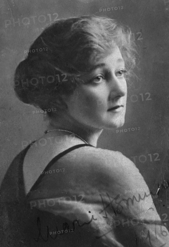 Marie Hemingway (1883-1939), English actress, 1916.Artist: Elliott & Fry