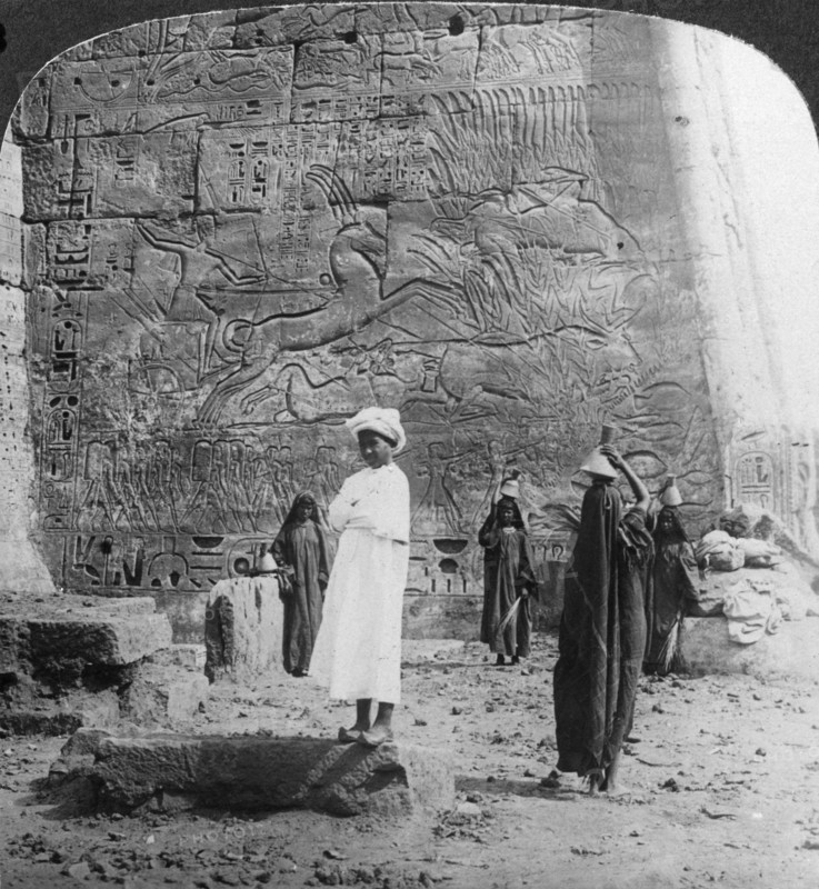 'The hunting of the wild bull, carved on a tempkle wall at Medinet Habu, Thebes, Egypt', 1905.Artist: Underwood & Underwood