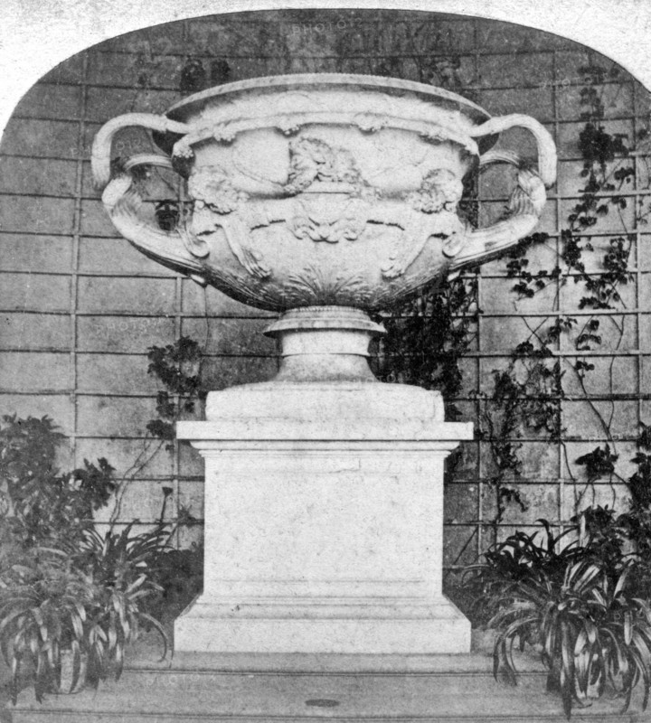 The Warwick Vase, Warwick Castle, Warwick, Warwickshire, late 19th century. Artist: Unknown