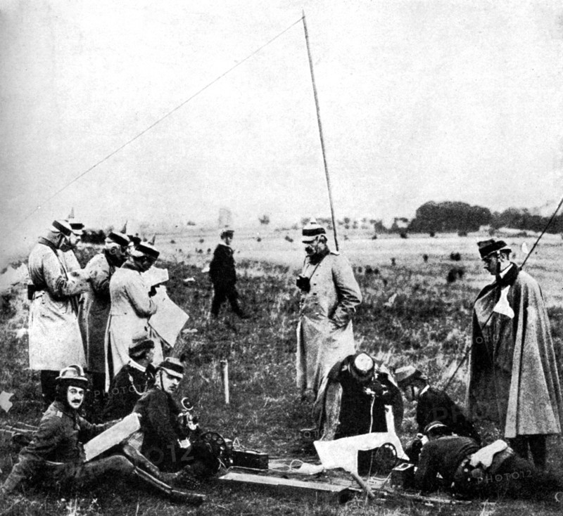 Company of German scouts receiving telephone instructions, First World War, 1914. Artist: Unknown