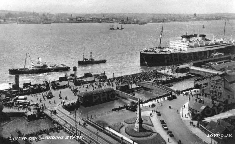 The landing stage at Liverpool docks, Merseyside, early 20th century. Artist: Unknown