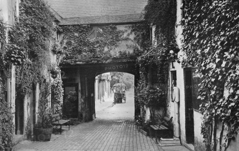 Courtyard of the Saracen's Head inn, Southwell, Nottinghamshire, 1924-1926. Artist: Unknown
