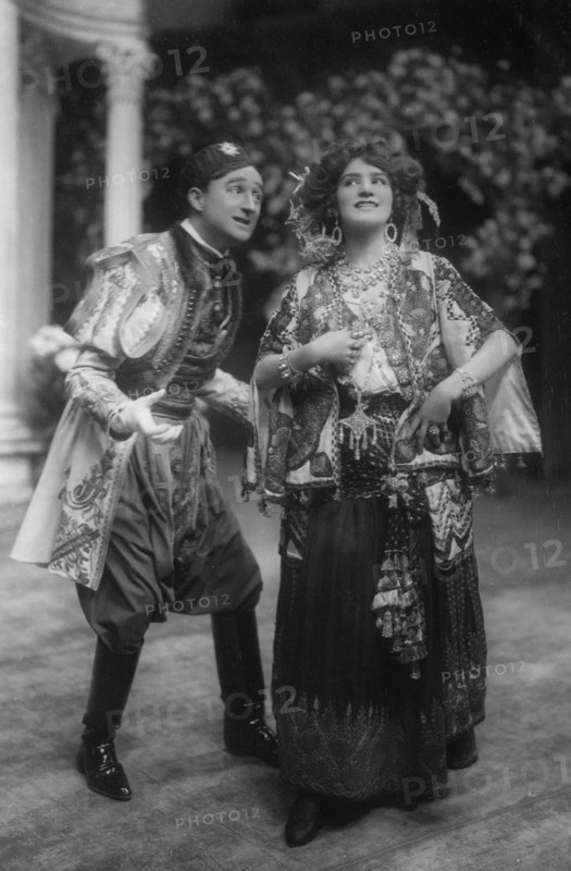 Lily Elsie and Joseph Coyne in The Merry Widow, c1907. Artist: Unknown