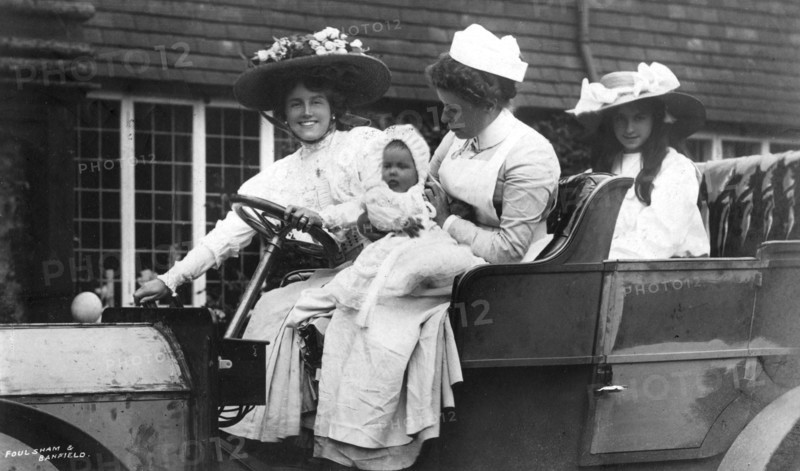 Ellaline Terriss, British actress, with her daughter and baby, c1906. Artist: Unknown