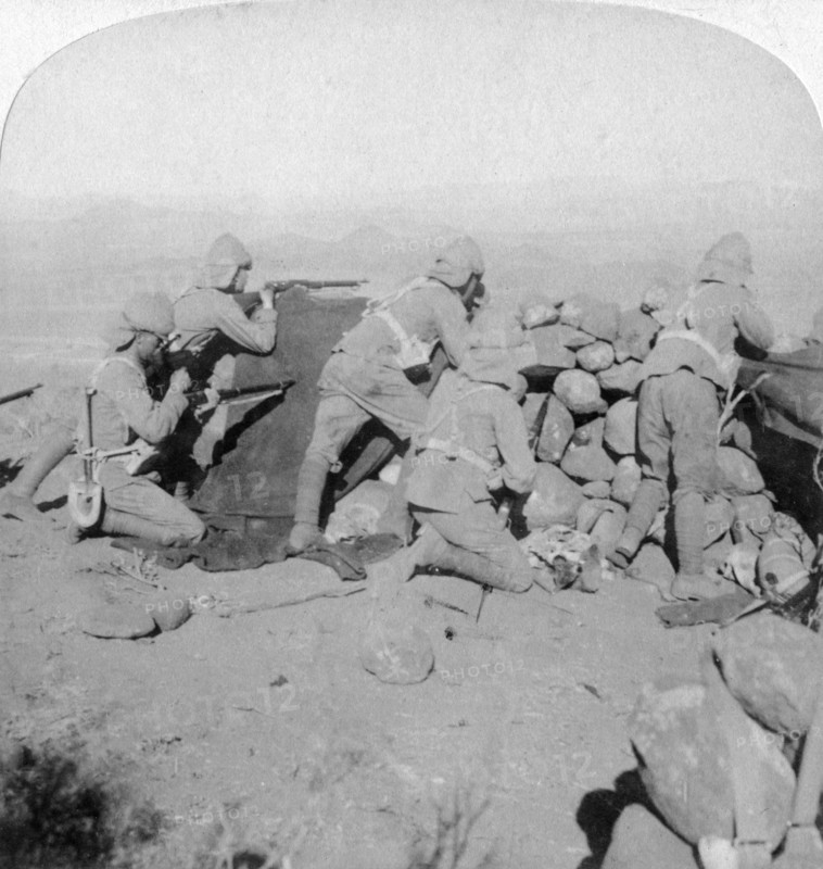 Troops defending New Zealand Hill, Slingersfontein, South Africa, 25th January 1900.Artist: Underwood & Underwood
