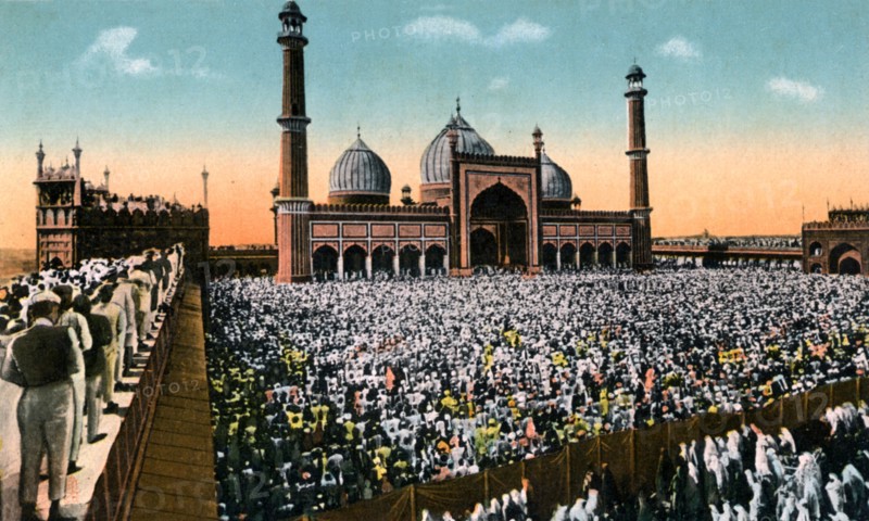 Friday prayers, Jama Masjid, Delhi, India, early 20th century. Artist: Unknown