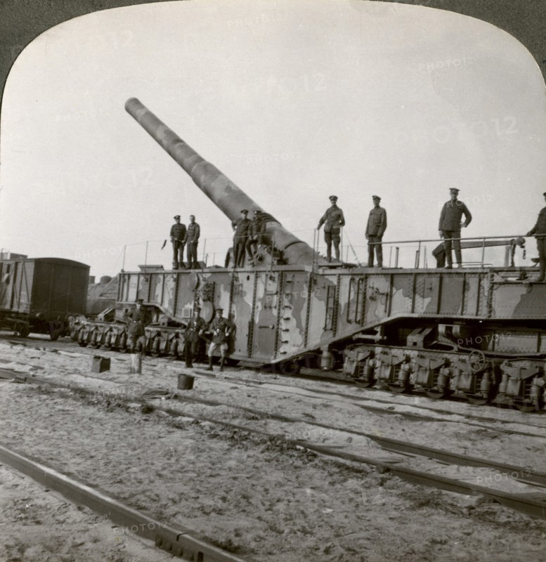 16 inch railway gun which pulverised the Hindenburg Line, World War I, France, 1917-1918.Artist: Realistic Travels Publishers