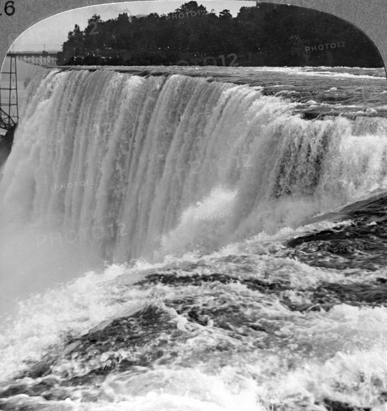 Niagra Falls, New York, USA.Artist: Realistic Travels Publishers