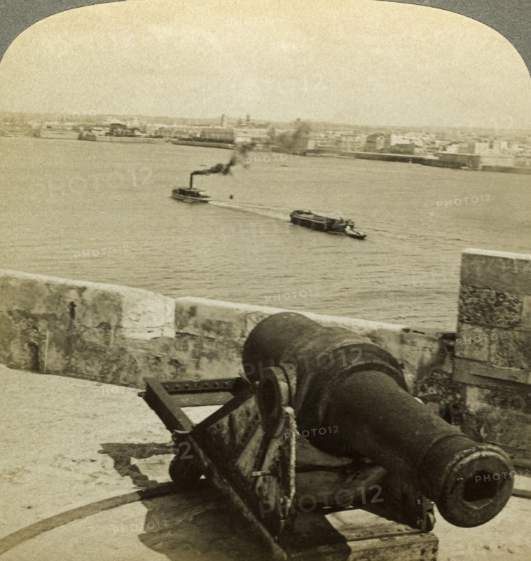 Cannon, Morro Castle, Havana, Cuba.Artist: Underwood & Underwood