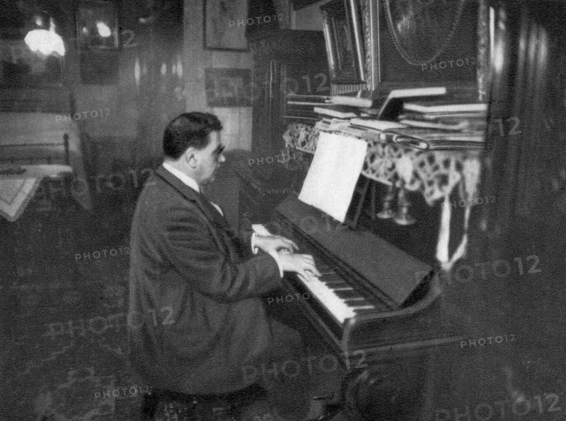Edouard Herriot, French Radical politician, playing the piano, 1925. Artist: Unknown