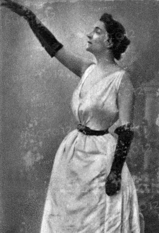 Yvette Guilbert, French cabaret singer and actress, 1913. Artist: Unknown