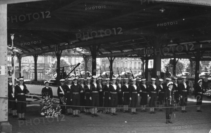 Guard of Honour from HMS 'Sirius', Antwerp, c1946-c1949. Artist: Unknown