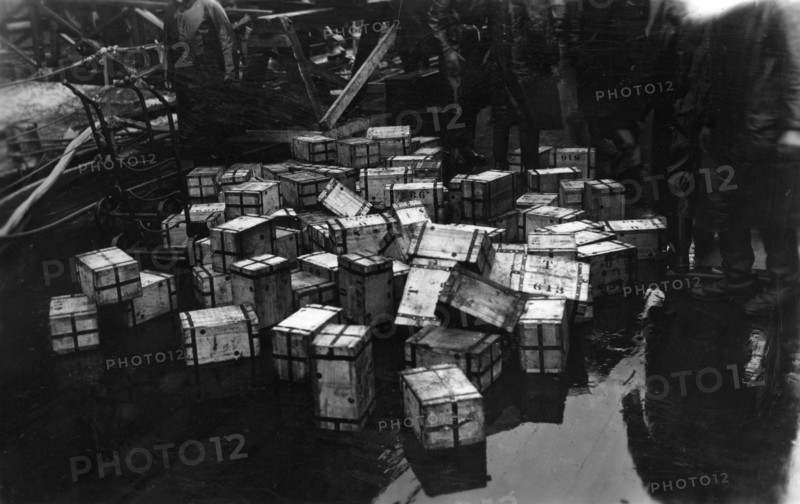 Transportation of £14,000,000 of bullion on the British battleship HMS 'Malaya', 1940. Artist: Unknown