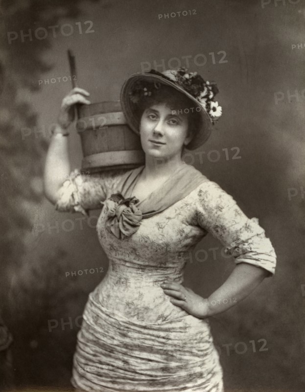 Leonora Braham, British opera singer and actress, 1882.  Artist: London Stereoscopic & Photographic Co