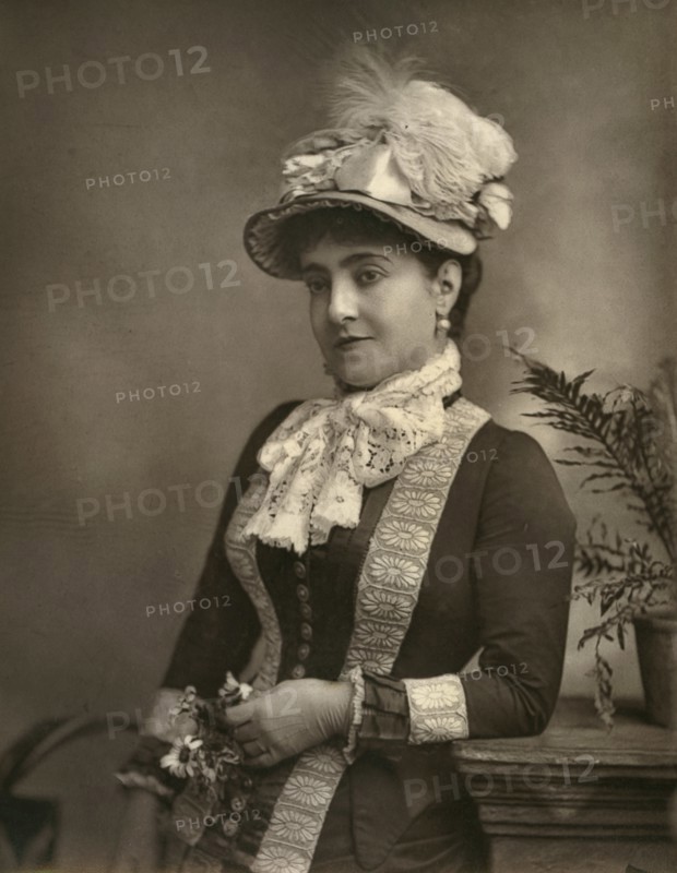 Adelina Patti, Italian opera diva, 1882.  Artist: London Stereoscopic & Photographic Co