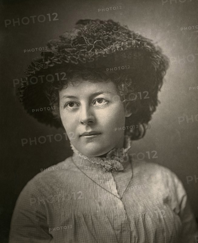 Adela Measor, Irish actress, 1882. Artist: London Stereoscopic & Photographic Co