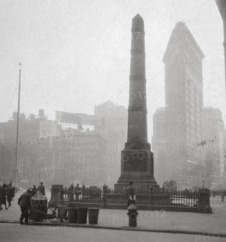 Flatiron Building, New York City, USA, 20th century. Artist: J Dearden Holmes