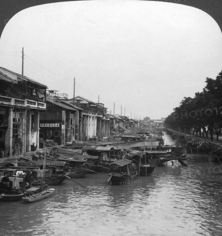 'The crowded canal, from the English Bridge', Canton, China, 1901. Artist: HC White
