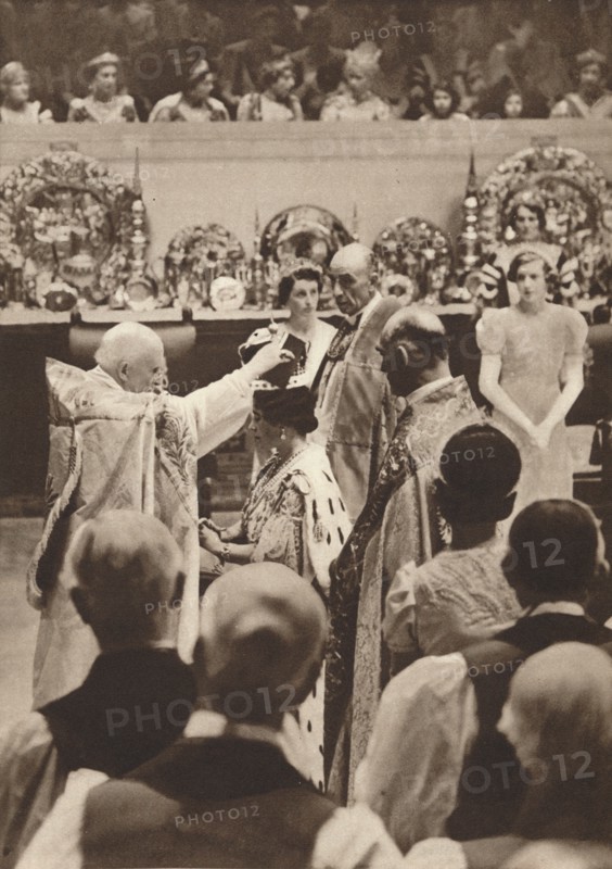 'The crowning of Queen Elizabeth, wife of King George VI', 1937. Creator: Unknown.