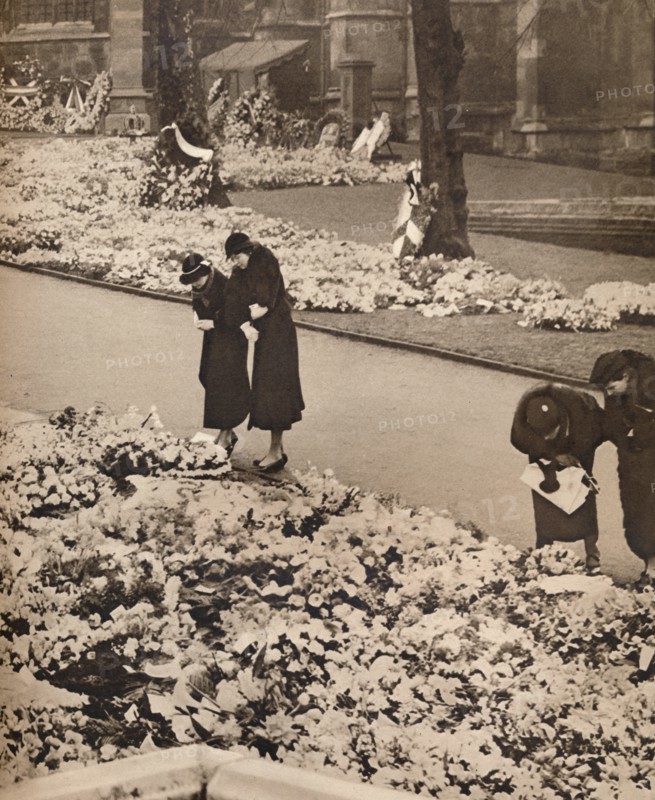 'The State Funeral of King George V at Windsor: memorial wreaths', 1936. Artist: Unknown.
