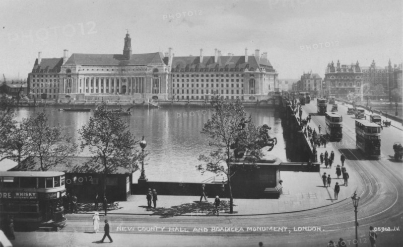 'New County Hall and Boadicea Monument, London', c1925 Artist: Unknown.