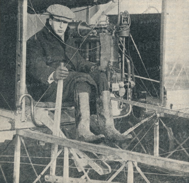 The aeroplane that made the first flight of a circular mile in Great Britain, c1909 (c1937). Artist: Unknown.