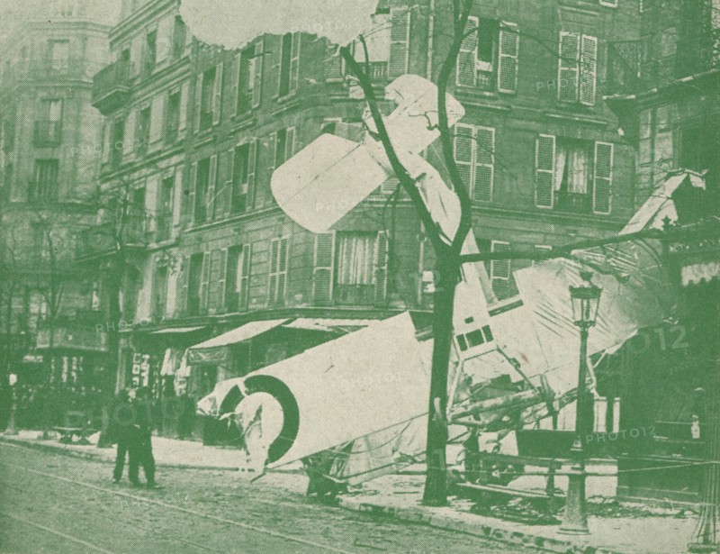 A French aeroplane descends in a Paris street, c1917 (1919). Artist: Unknown.