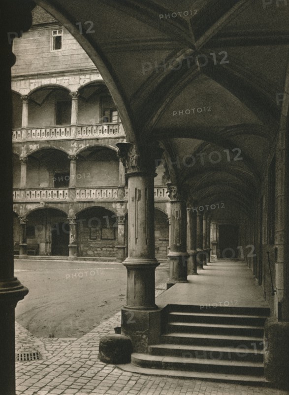 'Stuttgart. In the yard of the old castle', 1931. Artist: Kurt Hielscher.