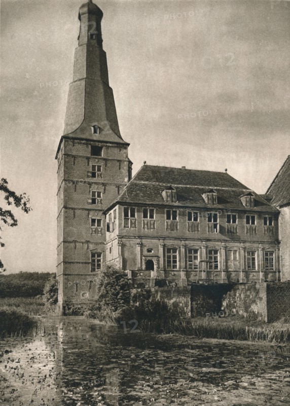 'Raesfeld (Westfalen). Wasserschloß', 1931. Artist: Kurt Hielscher.