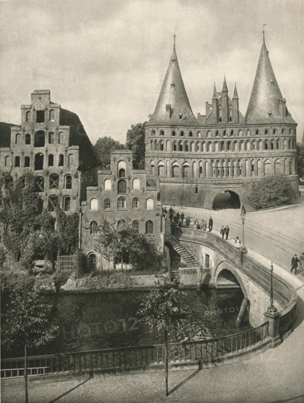 'Lubeck - Holstentor', 1931. Artist: Kurt Hielscher.