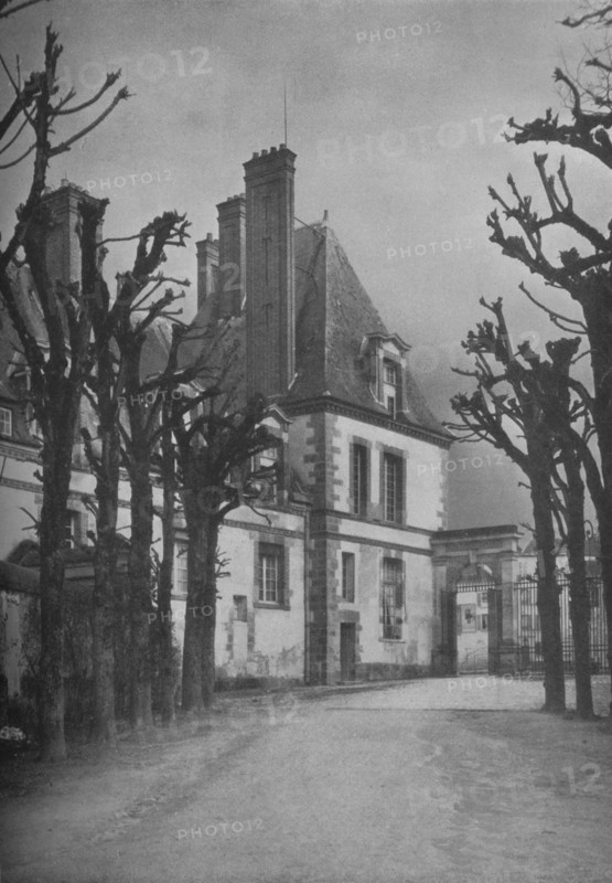 Fountainebleau: one of the corner pavilions built by Henry IV of France, 1925. Artist: Unknown.