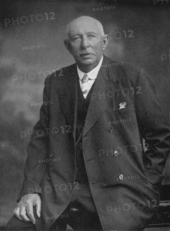 'Bill Windsor', 1935. Artists: Mr Mundy, Hills and Saunders.