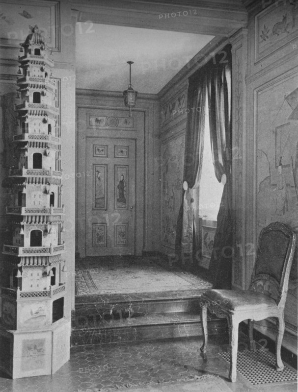 Steps leading from hall to dining room door, house of Mrs WK Vanderbilt, New York City, 1924. Artist: Unknown.