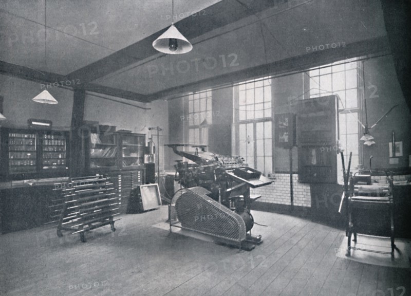 'St. Bride Foundation School. Offset Printing Room', 1917. Artist: Unknown.