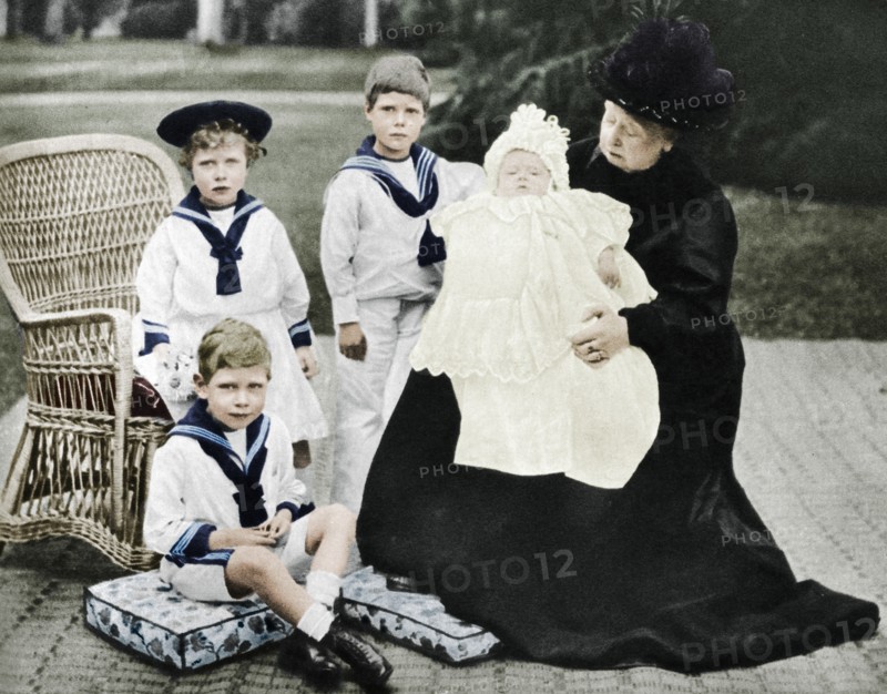 Queen Victoria with her great-granchildren at Osborne House, Isle of Wight, 1900. Artist: Unknown.