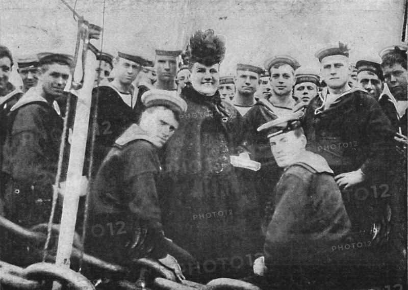 'The Mother of the Navy seeing the boys off to China, 1900. Artist: Cribb.