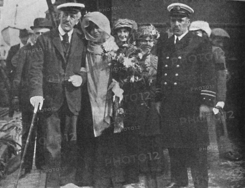 'Sir Squire Bancroft and Madame Sarah Bernhardt', c1925. Artist: Unknown.