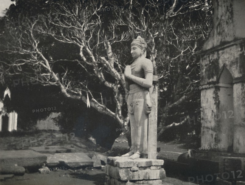 'Steinfigur nahe der Ruwanwali-Dagoba, Anuradhapura', 1926. Artist: Unknown.