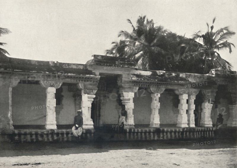'Wandelhalle eines Hindutempels, Ceylon', 1926. Artist: Unknown.